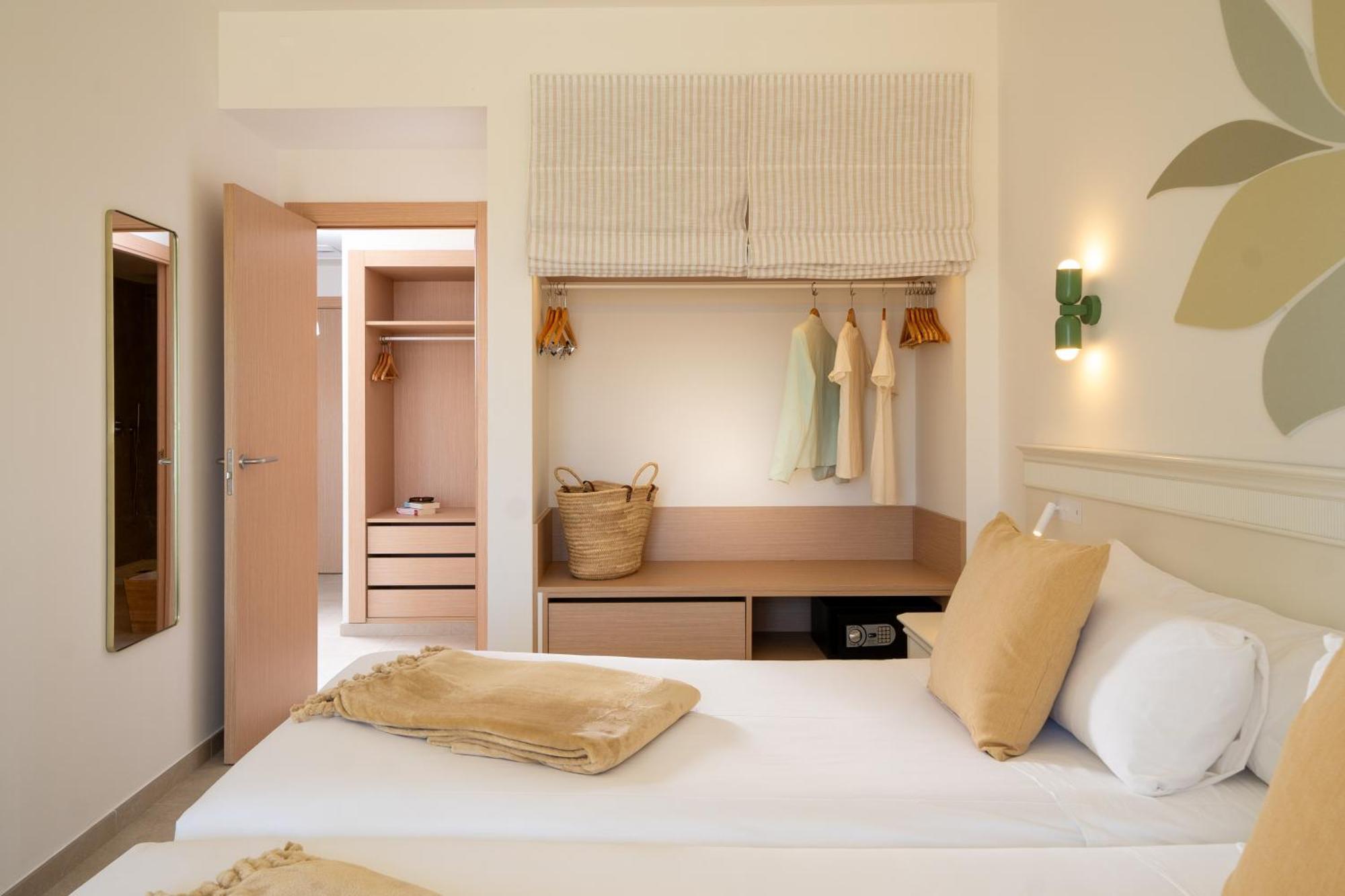 Iberostar Waves Gaviotas Park Hotel 4*